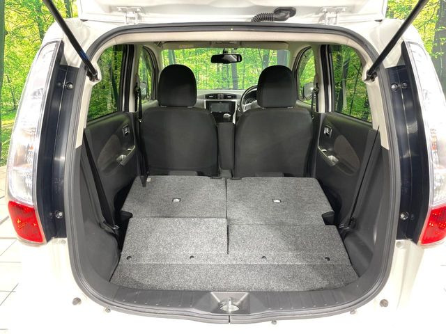 ���i�̂���������ʋ΁A���}���ɏ\���ȉ׎��X�y�[�X���m�ۂ��Ă���܂��B�Z�J���h�V�[�g��|���ƁA�傫�ȉו��̐ύڂ��\�ł���