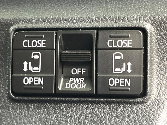 【両側パワースライドドア】スマートキーや運転席のスイッチで後席両側スライドドアの開閉が可能♪電動だから力を入れてドアを開ける必要が無く、小さなお子様でも簡単に開け閉めでき快適です♪