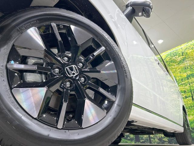 �y����16�C���`�A���~�z�C�[���z�O�ςɃ}�b�`���������A���~�z�C�[���𑕒����Ă���܂��B�e��ЊO�A���~�z�C�[����A�X�^�b�h���X�^�C�����戵�����Ă���܂��B���񂲑��k����������
