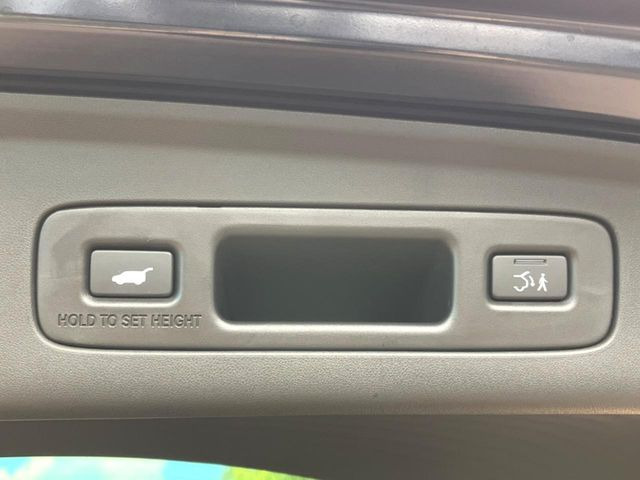 【パワーバックドア】スマートキーや運転席のボタンを押すだけでリアゲートが自動で開閉します!荷物を持っている時や、高い位置にあるバックドアを閉める際に便利な機能です♪