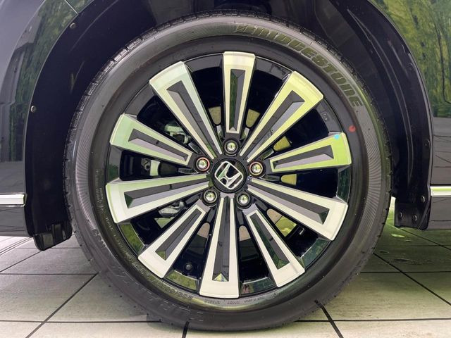 �y����17�C���`�A���~�z�C�[���z�O�ςɃ}�b�`���������A���~�z�C�[���𑕒����Ă���܂��B�e��ЊO�A���~�z�C�[����A�X�^�b�h���X�^�C�����戵�����Ă���܂��B���񂲑��k����������