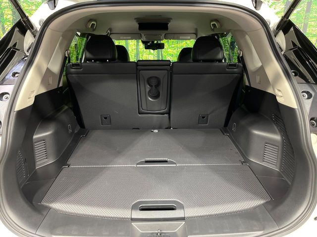 【パワーバックドア】スマートキーや運転席のボタンを押すだけでリアゲートが自動で開閉します!荷物を持っている時や、高い位置にあるバックドアを閉める際に便利な機能です♪