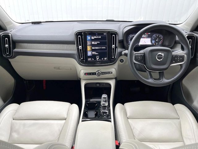 XC40B4 AWD インスクリプション 4WD