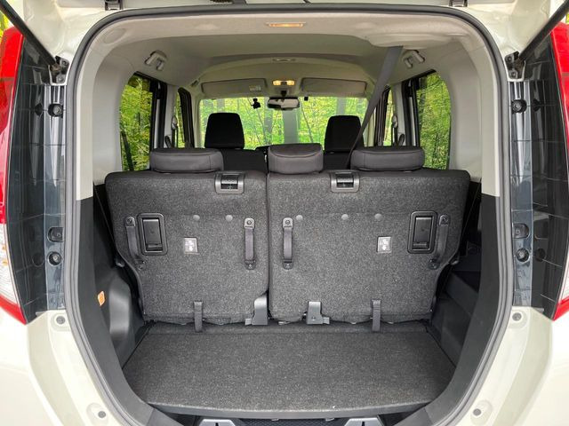 普段のお買い物や通勤、送迎等に十分な荷室スペースを確保しております。セカンドシートを倒すと、大きな荷物の積載も可能です♪