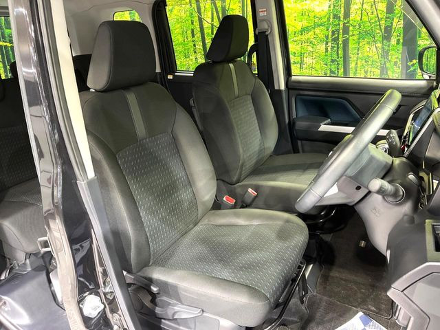 運転席シート廻りは使用感も少なく、良好な状態となっています。丁寧に使われていたことがよくわかりますね。