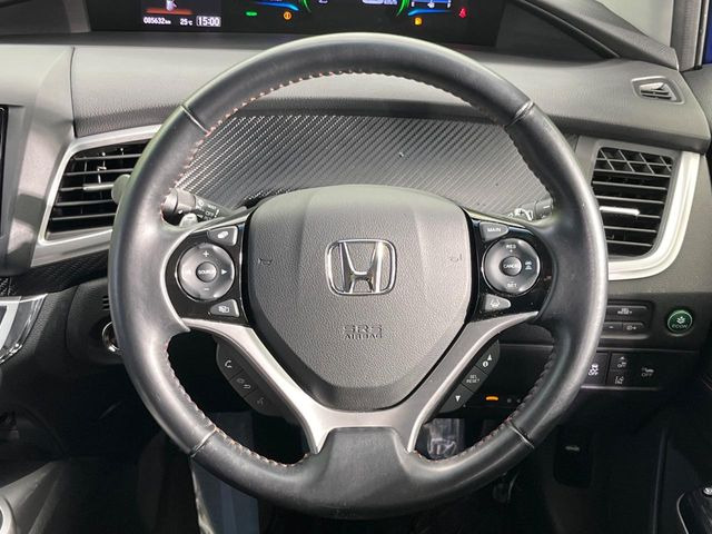 【ステアリングスイッチ】運転中、前方から目線をそらすことなく、オーディオ等の操作が可能な便利機能!安心&快適なドライブを演出してくれます♪