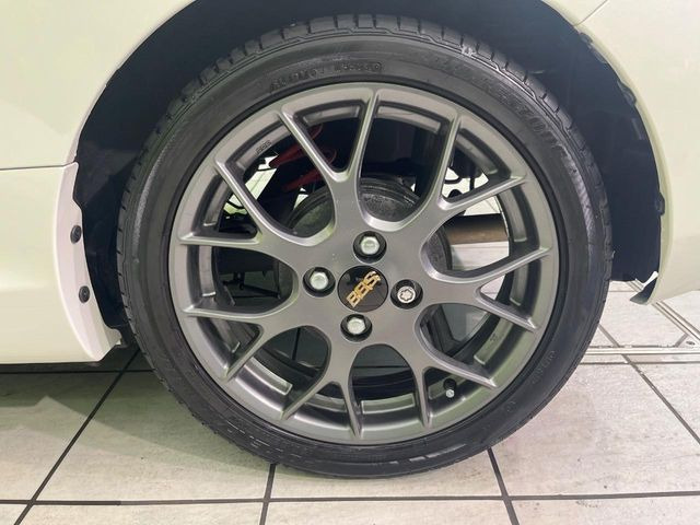 �y����16�C���`�A���~�z�C�[���z�O�ςɃ}�b�`���������A���~�z�C�[���𑕒����Ă���܂��B�e��ЊO�A���~�z�C�[����A�X�^�b�h���X�^�C�����戵�����Ă���܂��B���񂲑��k����������