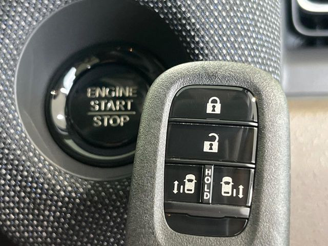 �yHonda�X�}�[�g�L�[�z�J�o����|�P�b�g�ɓ��ꂽ�܂܂ł��h�A�̎{���E�������\�ȃX�}�[�g�L�[�𑕔��B�G���W���̃I���E�I�t�����J�M�����o���K�v����������Ƃ��Ă��֗��ł���