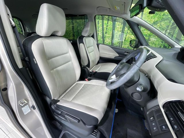 運転席シート廻りは使用感も少なく、良好な状態となっています。丁寧に使われていたことがよくわかりますね。