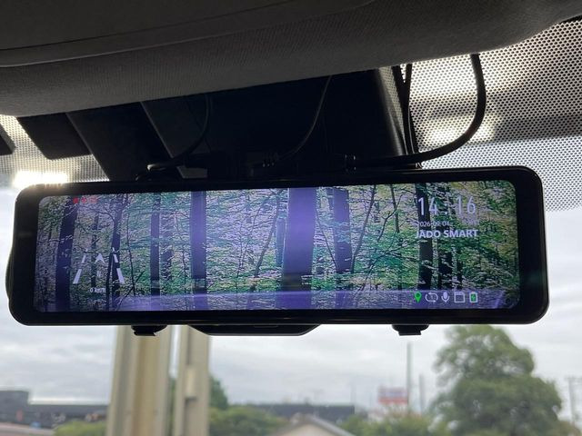【デジタルインナーミラー】後席の大きな荷物や同乗者で後方が確認しづらい時でも安心!カメラが撮影した車両後方の映像をルームミラー内に表示。クリアな視界で状況の確認が可能です!