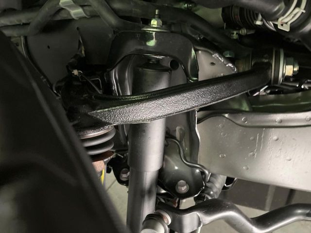お車を安心してお乗りいただく為には、足回りの定期点検が欠かせません。サービスサポート(有償保証)では無料点検もご提供しており、安心のカーライフをお過ごしいただけるサポート体制が整っています。