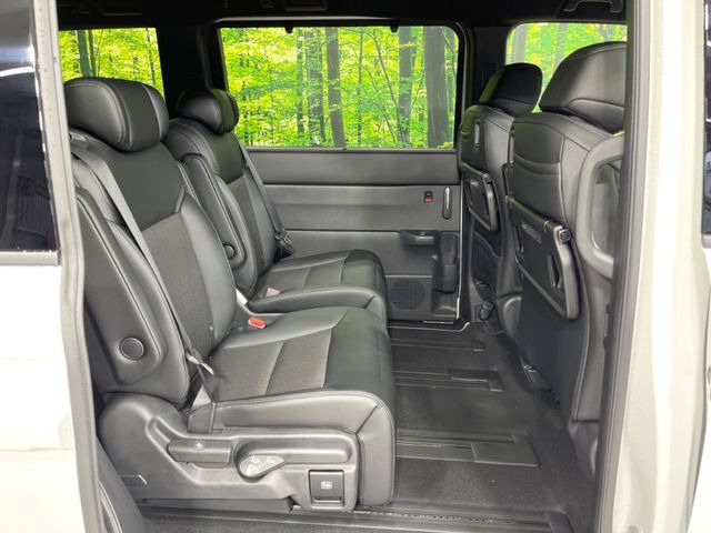 高品質なオリジナルフロアマットもオプションにてご用意しております。お好きなデザインやカラーをお車に合わせて選んでいただくことができます♪