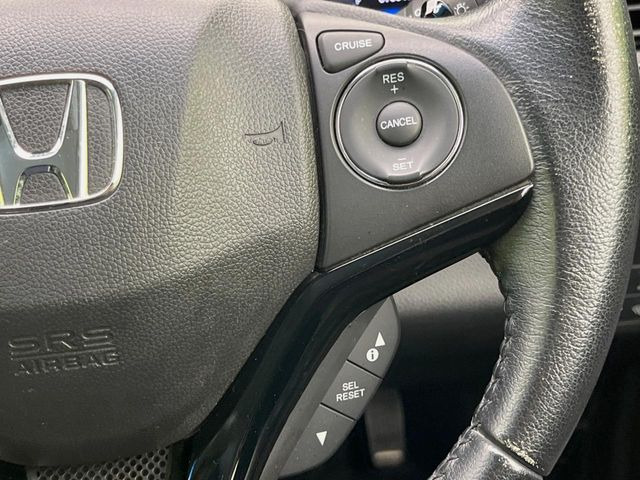 【クルーズコントロール】高速道路もラクラク走行。アクセルを離しても一定速度で走行ができ、長距離運転時の負担を軽減!加速・減速も簡単なスイッチ操作で調整できます。