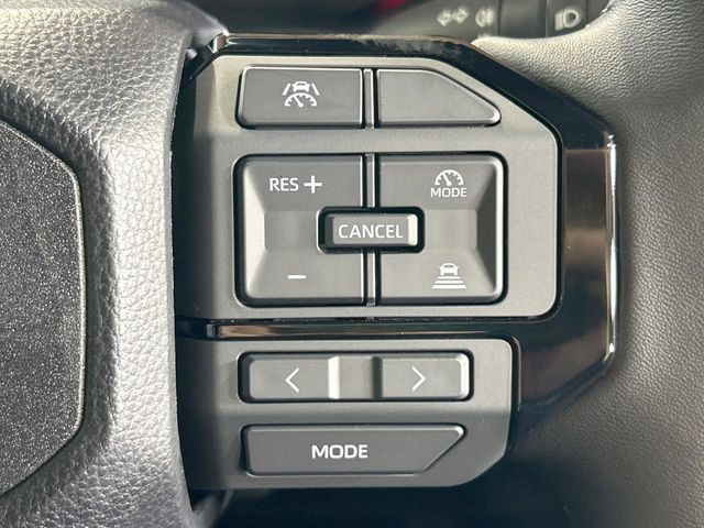 【レーダークルーズコントロール】高速道路での長距離走行が楽に!!自動で速度を保つクルーズコントロールが、衝突軽減システムと連携し、前方の車両を感知して車間を保つように速度調節してくれます!!