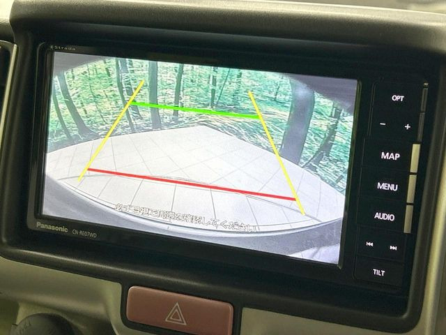 【バックカメラ】駐車時に後方がリアルタイム映像で確認できます。大型商業施設や立体駐車場での駐車時や、夜間のバック時に大活躍!運転スキルに関わらず、今や必須となった装備のひとつです!