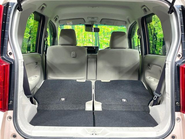 普段のお買い物や通勤、送迎等に十分な荷室スペースを確保しております。セカンドシートを倒すと、大きな荷物の積載も可能です♪