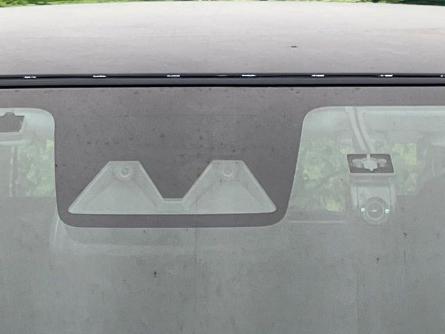 【スマートアシスト】走行中に前方の車両等を認識し、衝突しそうな時は警報とブレーキで衝突回避と被害軽減をアシスト。より安全にドライブをお楽しみいただけます。