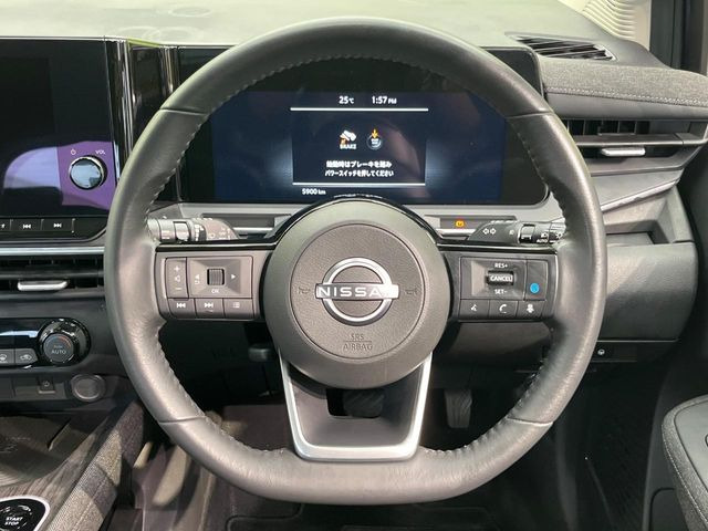 【ステアリングスイッチ】運転中、前方から目線をそらすことなく、オーディオ等の操作が可能な便利機能!安心&快適なドライブを演出してくれます♪