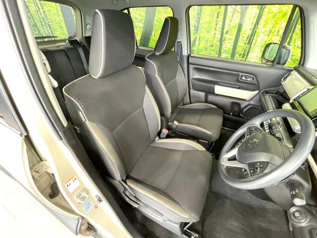 運転席シート廻りは使用感も少なく、良好な状態となっています。丁寧に使われていたことがよくわかりますね。