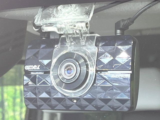 【ドライブレコーダー】ドライブレコーダー装備!走行中はもちろん、あおり運転や事故に遭遇した際、映像で記録し、万一のリスクに備えます。※記録用SDカードはお客様ご自身でご準備いただく必要があります。