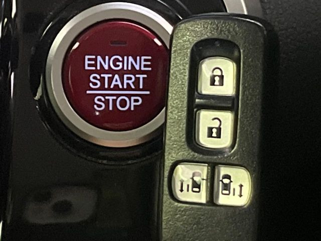 �yHonda�X�}�[�g�L�[�z�J�o����|�P�b�g�ɓ��ꂽ�܂܂ł��h�A�̎{���E�������\�ȃX�}�[�g�L�[�𑕔��B�G���W���̃I���E�I�t�����J�M�����o���K�v����������Ƃ��Ă��֗��ł���