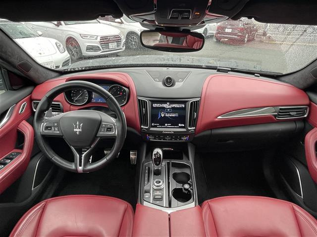 レヴァンテS 4WD