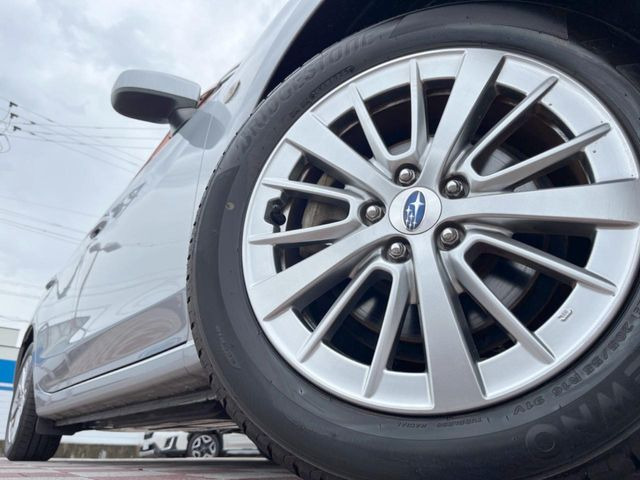 �y����16�C���`�A���~�z�C�[���z�O�ςɃ}�b�`���������A���~�z�C�[���𑕒����Ă���܂��B�e��ЊO�A���~�z�C�[����A�X�^�b�h���X�^�C�����戵�����Ă���܂��B���񂲑��k����������