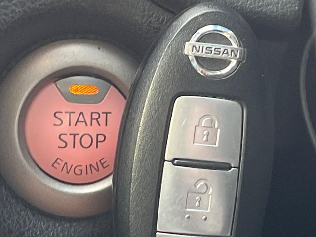 【キーレス】少し離れた場所からでもボタン一つでドアの開錠・施錠ができるのでとっても便利!ドアの鍵穴周りに傷をつけることもありません♪