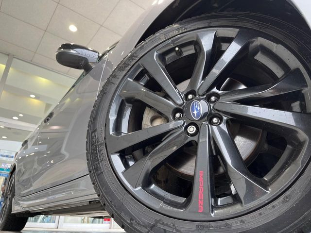 �y����18�C���`�A���~�z�C�[���z�O�ςɃ}�b�`���������A���~�z�C�[���𑕒����Ă���܂��B�e��ЊO�A���~�z�C�[����A�X�^�b�h���X�^�C�����戵�����Ă���܂��B���񂲑��k����������