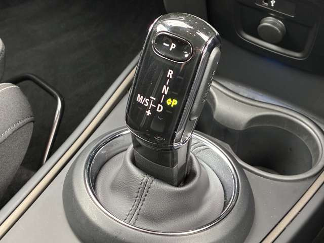 ミニクロスオーバークーパー SD オール4 4WD