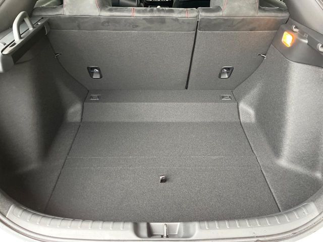 普段のお買い物や通勤、送迎等に十分な荷室スペースを確保しております。