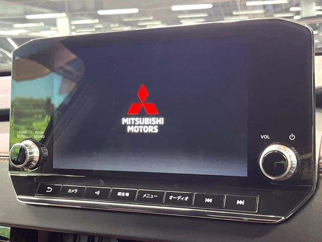 【純正8インチナビ】人気の純正ナビを装備しております。ナビの使いやすさはもちろん、オーディオ機能も充実!キャンプや旅行はもちろん、通勤や買い物など普段のドライブも楽しくなるはず♪