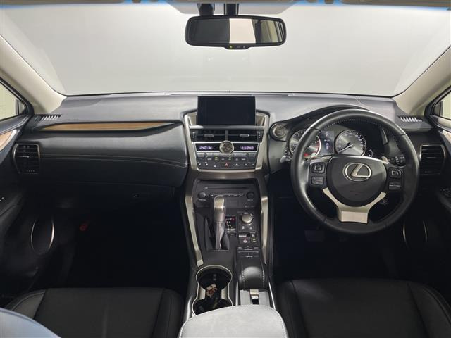 NX200t バージョンL