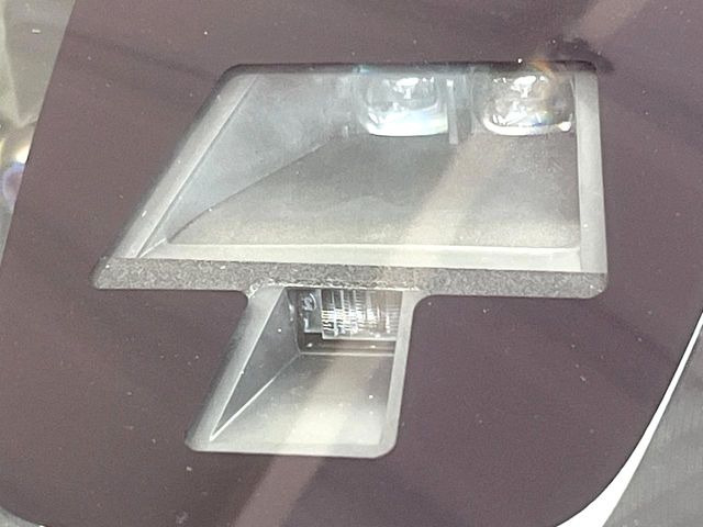 【スズキ セーフティサポート】走行中に前方の車両等を認識し、衝突しそうな時は警報とブレーキで衝突回避と被害軽減をアシスト。より安全にドライブをお楽しみいただけます。