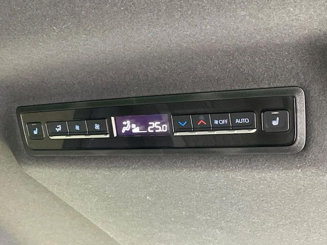 【シートヒーター】寒い日に重宝するシートヒーター!エアコンより早く温まってくれるので寒がりの人も安心ですね♪エアコンの温風は乾燥するから苦手、という方にもをおすすめです。