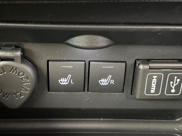 【前席シートヒーター】寒い日に重宝するシートヒーター!エアコンより早く温まってくれるので寒がりの人も安心ですね♪エアコンの温風は乾燥するから苦手、という方にもをおすすめです。