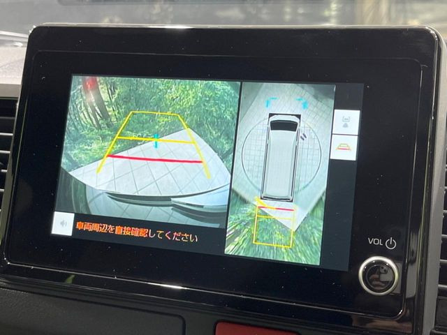 【パノラミックビューモニター】専用のカメラにより、上から見下ろしたような視点で360度クルマの周囲を確認することができます☆死角部分も確認しやすく、狭い場所での切り返しや駐車もスムーズに行えます。