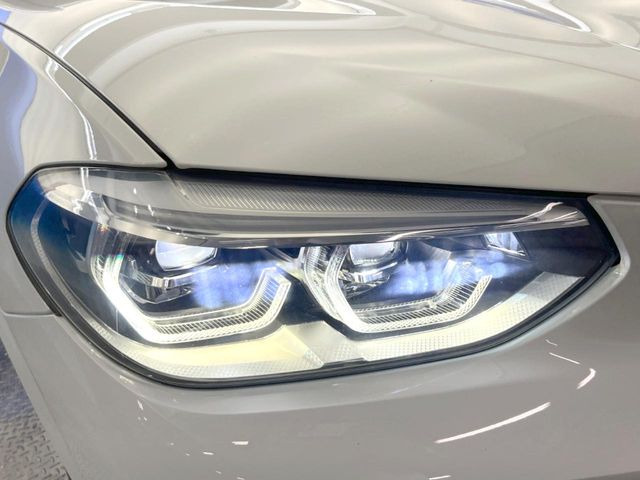 ●LEDヘッドライト:夜間走行時も良好な視界を確保し安心して運転できる高輝度LEDヘッドライトを装備!点灯速度が早く、消費電力も抑えられています。
