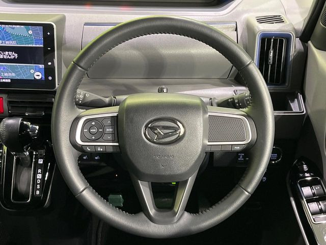 【純正革巻きステアリング】上質な革を使用することで、手にしっかり馴染みとても運転しやすいハンドルです♪