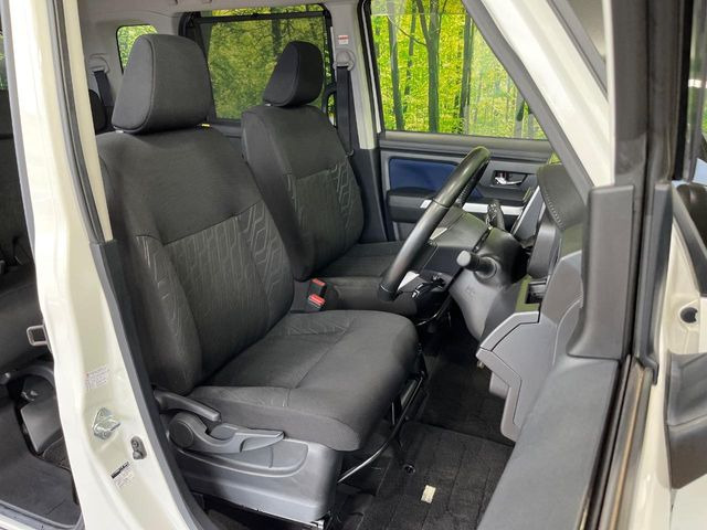 運転席シート廻りは使用感も少なく、良好な状態となっています。丁寧に使われていたことがよくわかりますね。