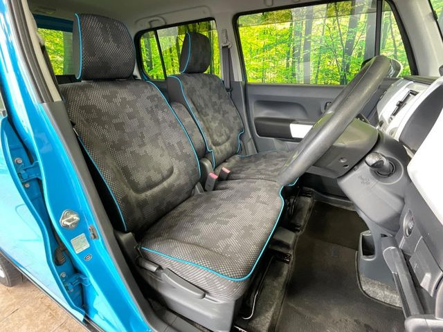 運転席シート廻りは使用感も少なく、良好な状態となっています。丁寧に使われていたことがよくわかりますね。