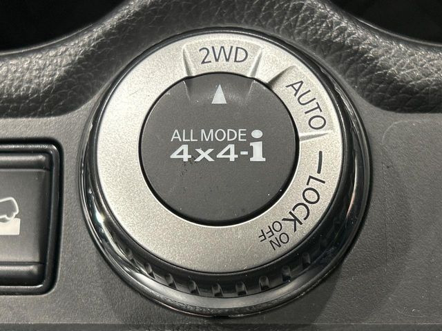 【オールモード4&times;4】2WD/4WDモードを手軽に切り替え可能。燃費重視の2WD、スタック時に役立つLOCK、AUTOモードでは4WDの配分を自動で調整し、路面状況を問わず安定した走りをサポート。