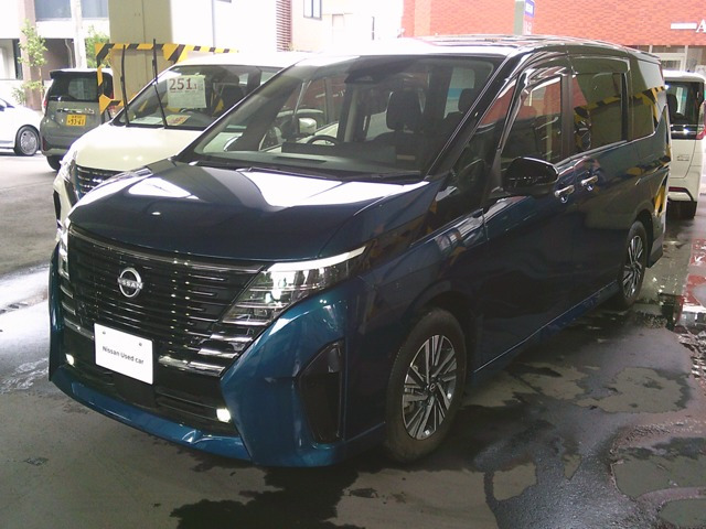 セレナ1.4 e-POWER ハイウェイスターV