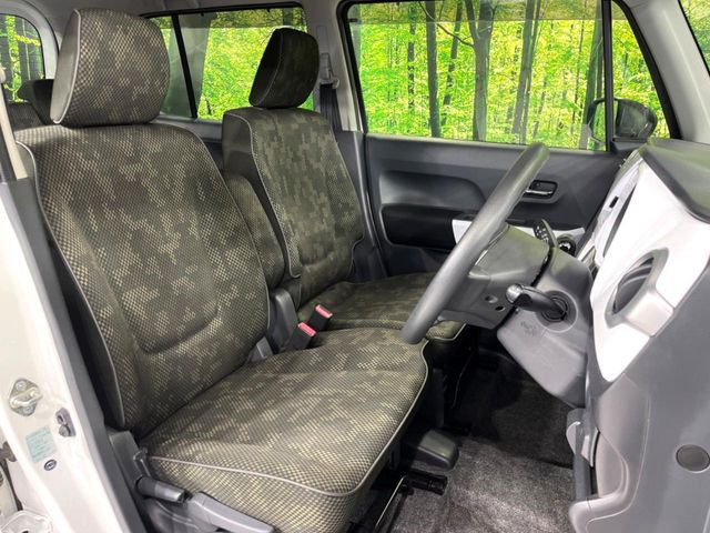 運転席シート廻りは使用感も少なく、良好な状態となっています。丁寧に使われていたことがよくわかりますね。