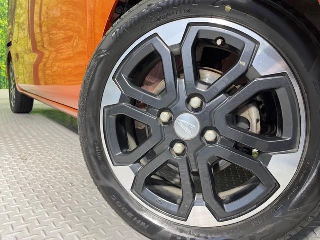 �y����15�C���`�A���~�z�C�[���z�O�ςɃ}�b�`���������A���~�z�C�[���𑕒����Ă���܂��B�e��ЊO�A���~�z�C�[����A�X�^�b�h���X�^�C�����戵�����Ă���܂��B���񂲑��k����������