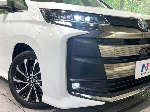 【3眼LEDヘッドライト】悪天候や夜間走行時も良好な視界を確保し安心して運転できる高輝度LEDヘッドライトを装備!点灯速度が早く、消費電力も抑えられています。