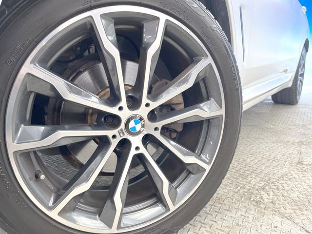 ●純正OP20インチアルミホイール:輸入車ならではの卓越した走りを支えるホイールと足回りです!日本車の走りに慣れている方にもぜひ体感して頂きたいほど、高いレベルでまとまっています!