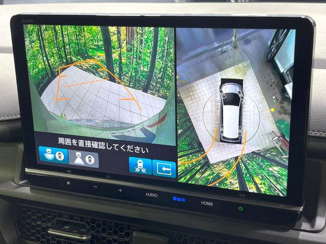 【マルチビューカメラシステム】専用のカメラにより、上から見下ろしたような視点で360度クルマの周囲を確認することができます☆死角部分も確認しやすく、狭い場所での切り返しや駐車もスムーズに行えます。