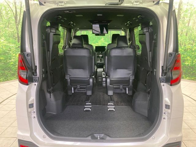普段のお買い物や通勤、送迎等に十分な荷室スペースを確保しております。セカンドシートを倒すと、大きな荷物の積載も可能です♪