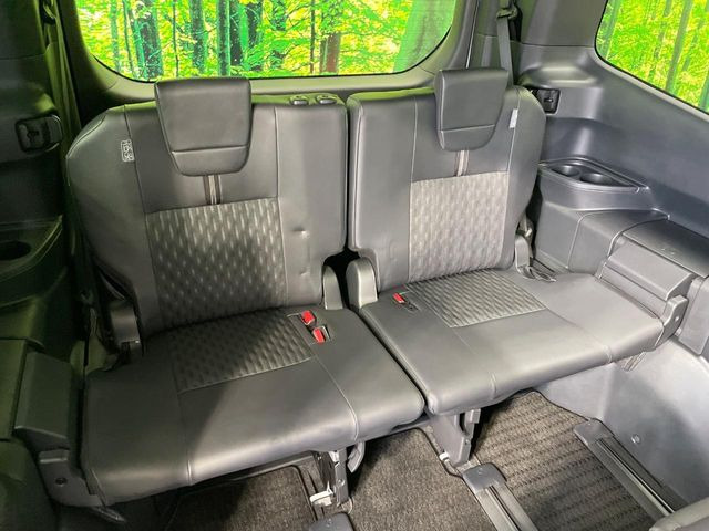 3列目シートはもちろん状態良好☆大人でもゆったりと座って頂けますので、大人数でのお出かけもラクラクです♪ご家族で、気の知れた仲間で、ドライブに行くのが楽しみですね♪
